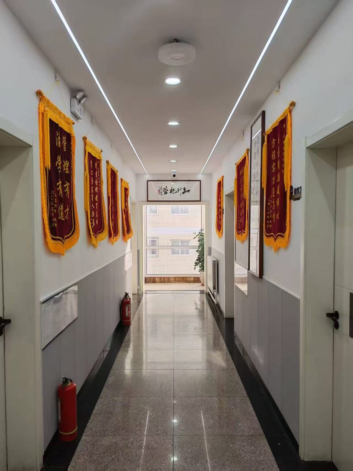 锦旗长廊 · 家长学生认可